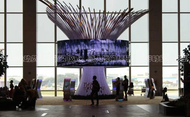 2121非凡体育官网下载链接引力传媒足球运动员现场颁奖仪式：感人瞬间揭秘，精彩时刻全记录